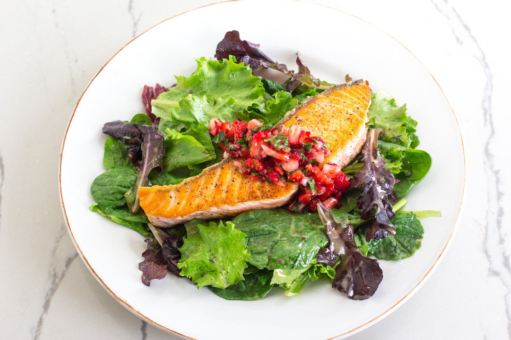 Low Fodmap Seared Salmon With Strawberry Relish 