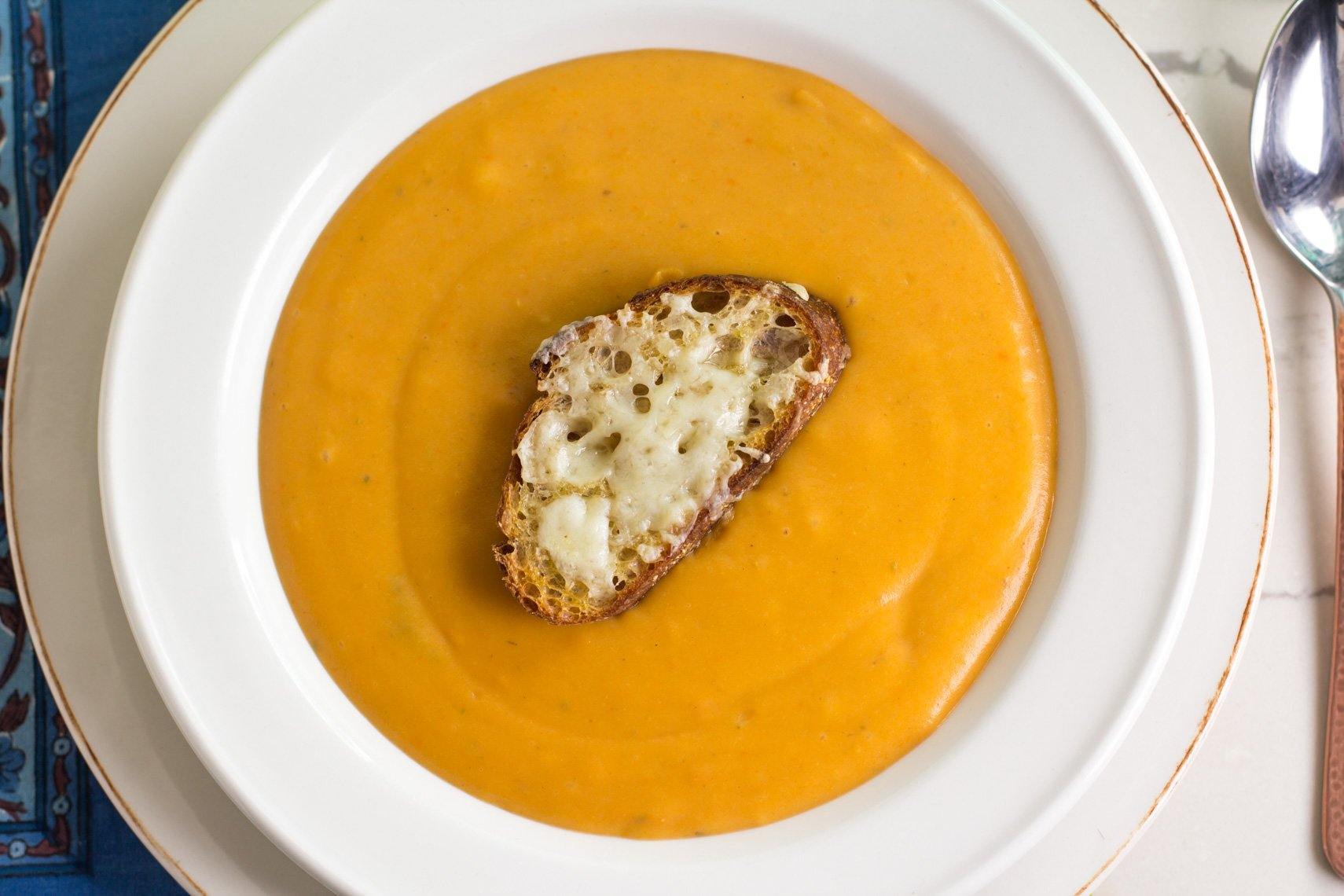 Low FODMAP Tomato Carrot Soup - A Saucy Kitchen